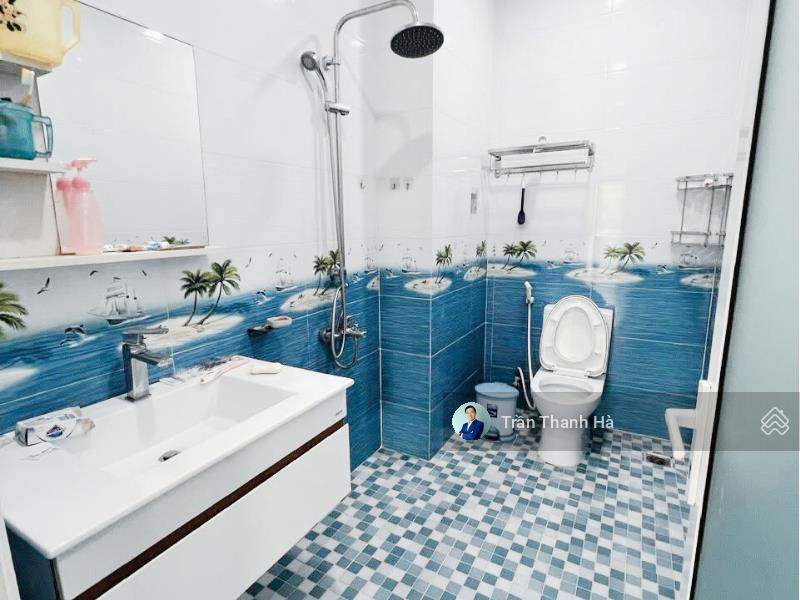 Cho thuê nhà nguyên căn 5x22 đường rộng 25m, hầm xe an ninh, full máy lạnh ở vạn phúc city