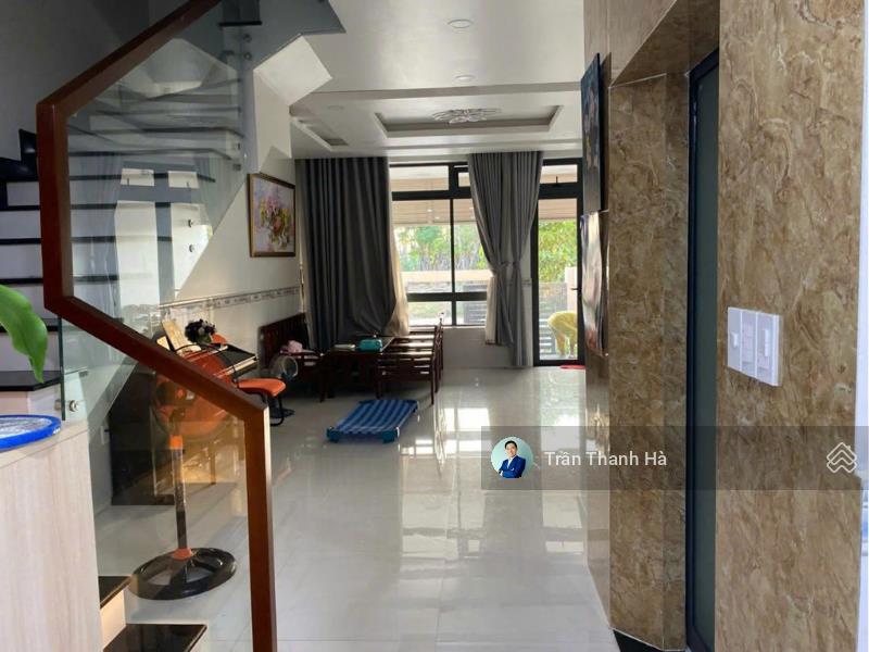 Cho thuê nhà nguyên căn 5x22 đường rộng 25m, hầm xe an ninh, full máy lạnh ở vạn phúc city