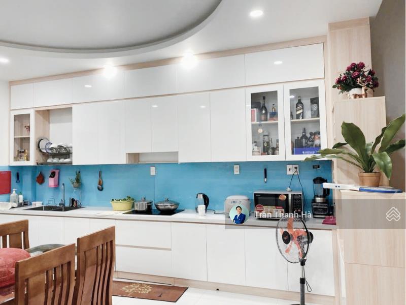 Cho thuê nhà nguyên căn 5x22 đường rộng 25m, hầm xe an ninh, full máy lạnh ở vạn phúc city