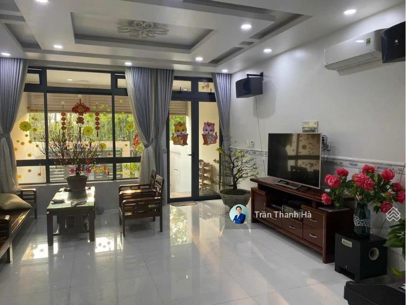 Cho thuê nhà nguyên căn 5x22 đường rộng 25m, hầm xe an ninh, full máy lạnh ở vạn phúc city