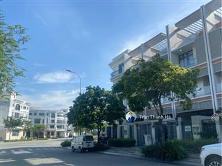 Cho thuê nhà nguyên căn 5x22 đường rộng 25m, hầm xe an ninh, full máy lạnh ở vạn phúc city