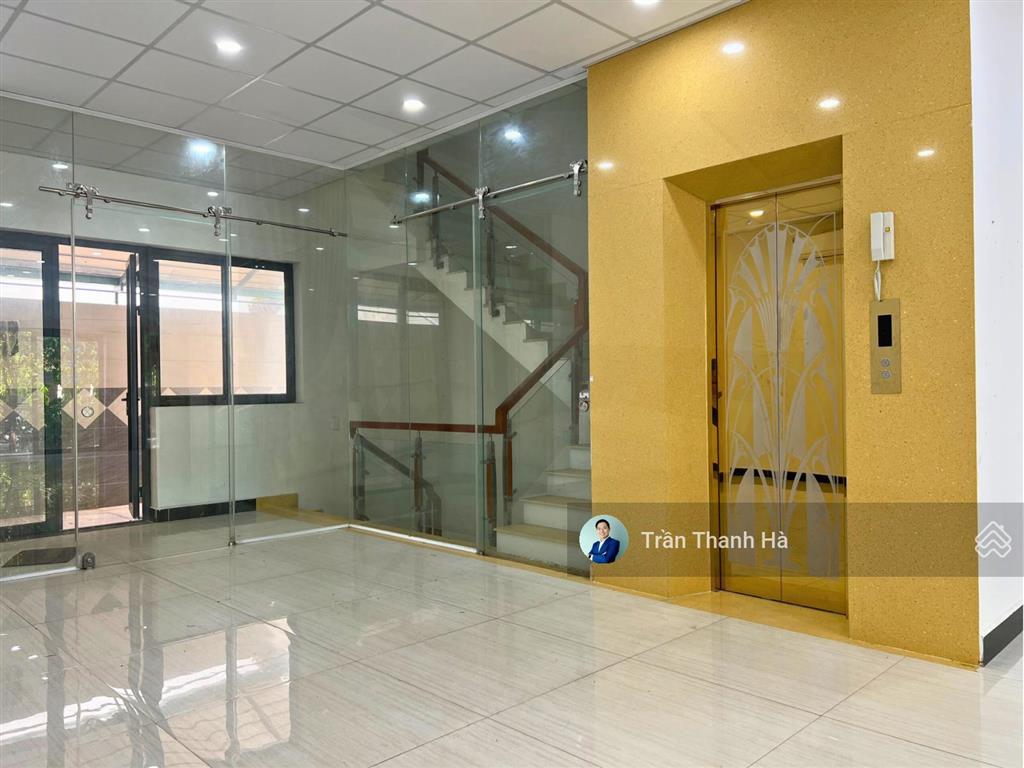 Cho thuê nguyên căn 7x20m hầm + 4 tầng, thang máy, phù hợp làm văn phòng/kinh doanh  vạn phúc city