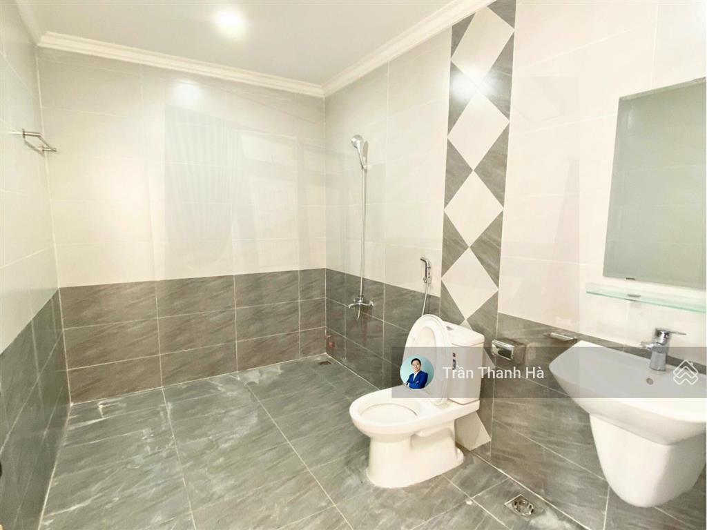 Cho thuê nguyên căn 7x20m hầm + 4 tầng, thang máy, phù hợp làm văn phòng/kinh doanh  vạn phúc city