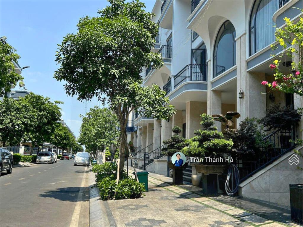 Cho thuê nguyên căn 7x20m hầm + 4 tầng, thang máy, phù hợp làm văn phòng/kinh doanh  vạn phúc city