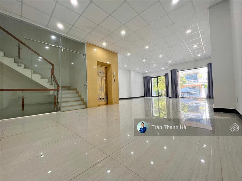 Cho thuê nguyên căn 7x20m hầm + 4 tầng, thang máy, phù hợp làm văn phòng/kinh doanh  vạn phúc city