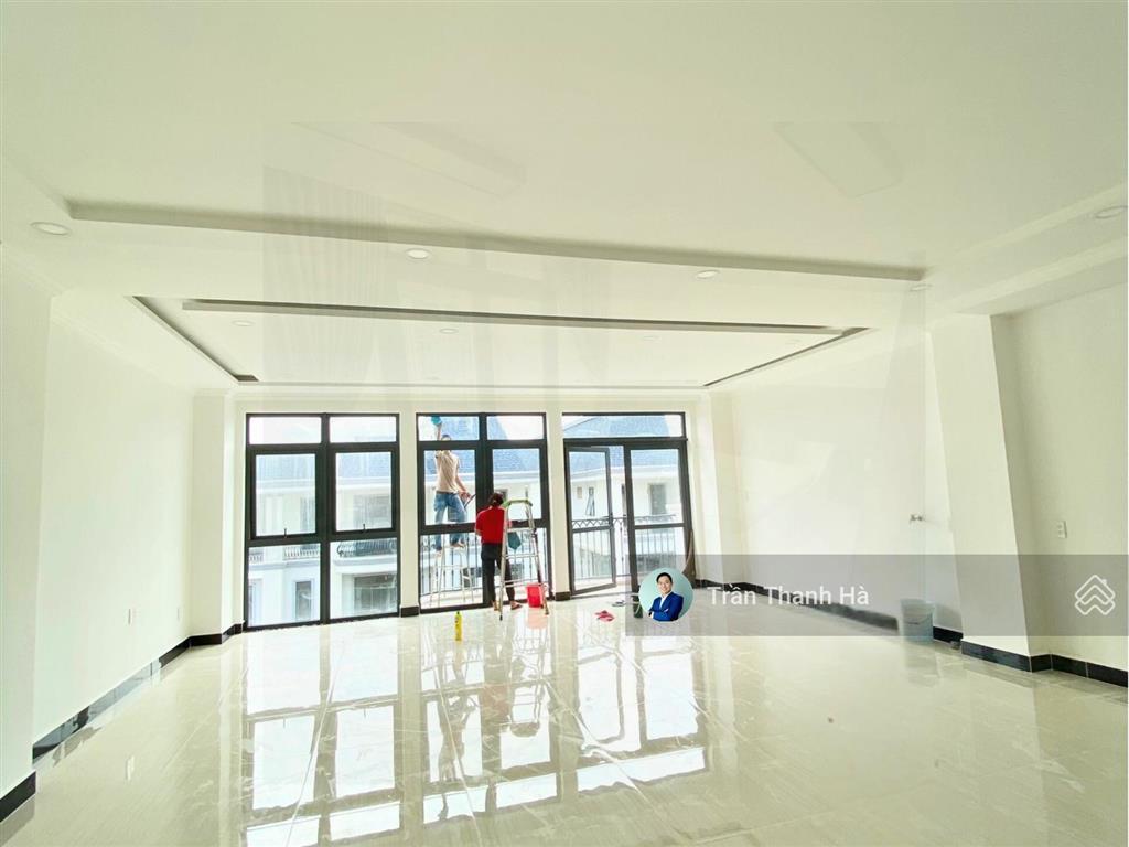 Cho thuê nguyên căn 7x20m hầm + 4 tầng, thang máy, phù hợp làm văn phòng/kinh doanh  vạn phúc city