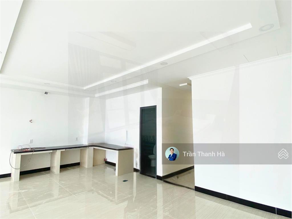 Cho thuê nguyên căn 7x20m hầm + 4 tầng, thang máy, phù hợp làm văn phòng/kinh doanh  vạn phúc city