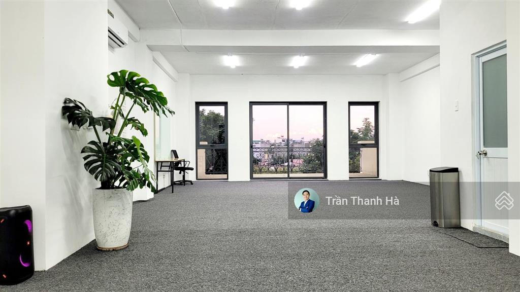 Cho thuê văn phòng rộng 90m2 đường lớn đậu xe thoải mái giá chỉ 12tr, xuất được vat  vạn phúc city
