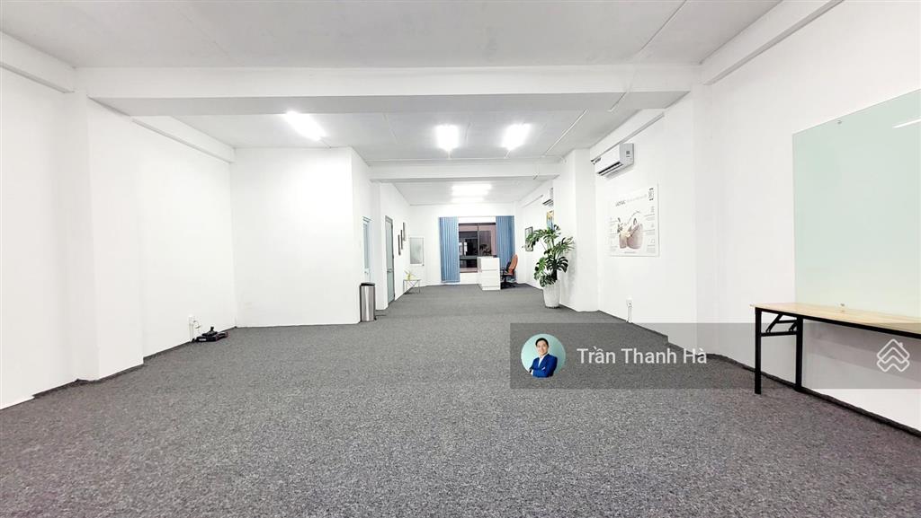 Cho thuê văn phòng rộng 90m2 đường lớn đậu xe thoải mái giá chỉ 12tr, xuất được vat  vạn phúc city