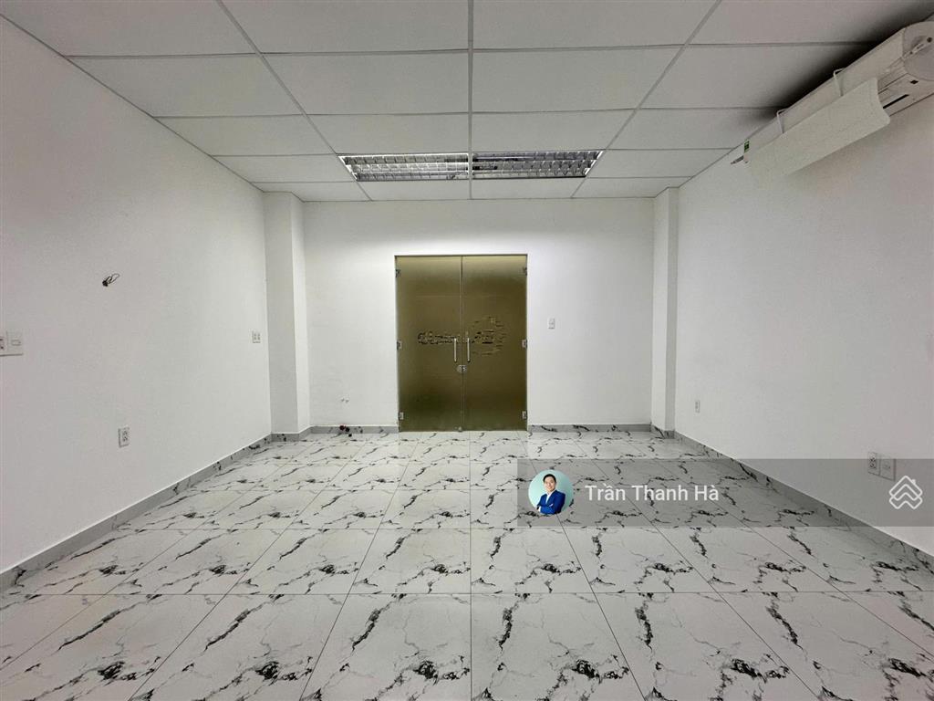 Cho thuê văn phòng tầng trệt 5x20m, hầm 4 tầng, giá 13,5 triệu/tháng  vạn phúc city