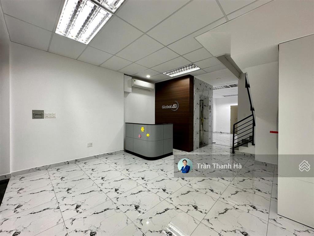 Cho thuê văn phòng tầng trệt 5x20m, hầm 4 tầng, giá 13,5 triệu/tháng  vạn phúc city