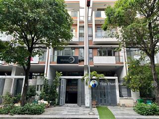 Cho thuê văn phòng tầng trệt 5x20m, hầm 4 tầng, giá 13,5 triệu/tháng  vạn phúc city