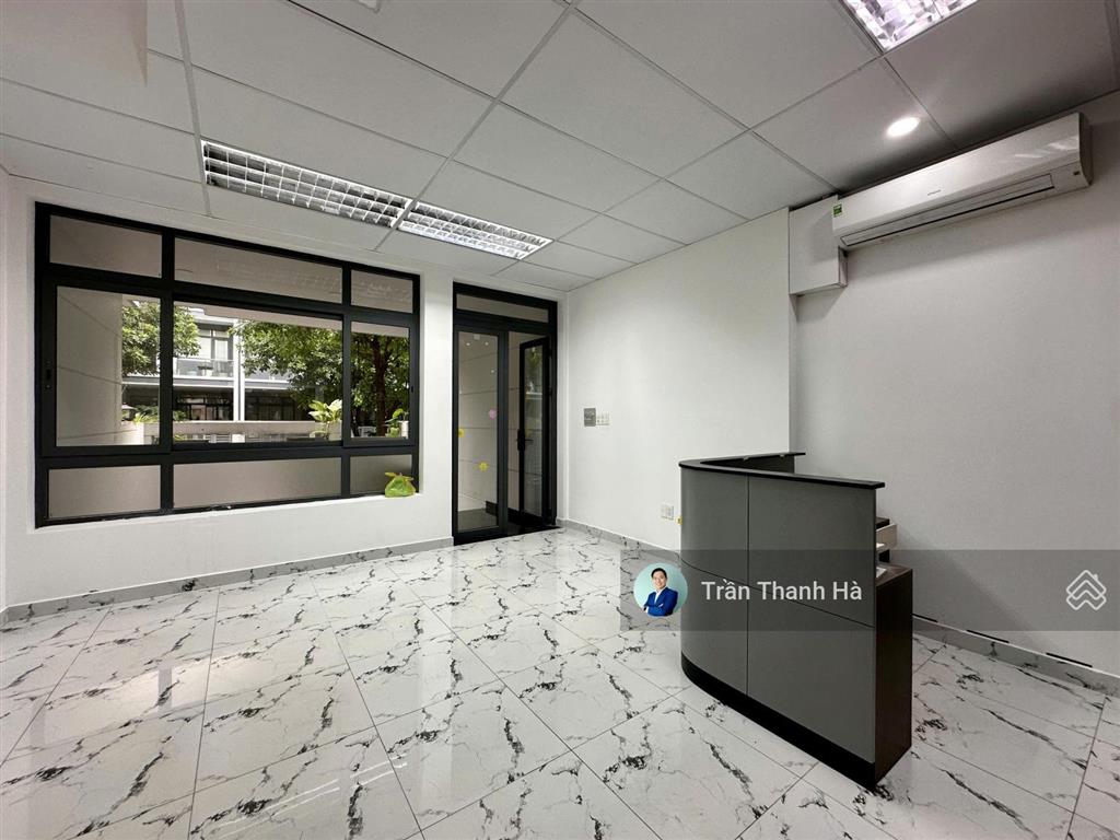 Cho thuê văn phòng tầng trệt 5x20m, hầm 4 tầng, giá 13,5 triệu/tháng  vạn phúc city