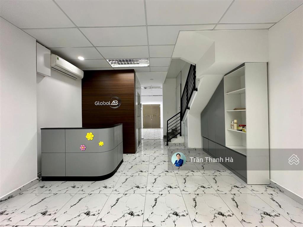 Cho thuê văn phòng tầng trệt 5x20m, hầm 4 tầng, giá 13,5 triệu/tháng  vạn phúc city