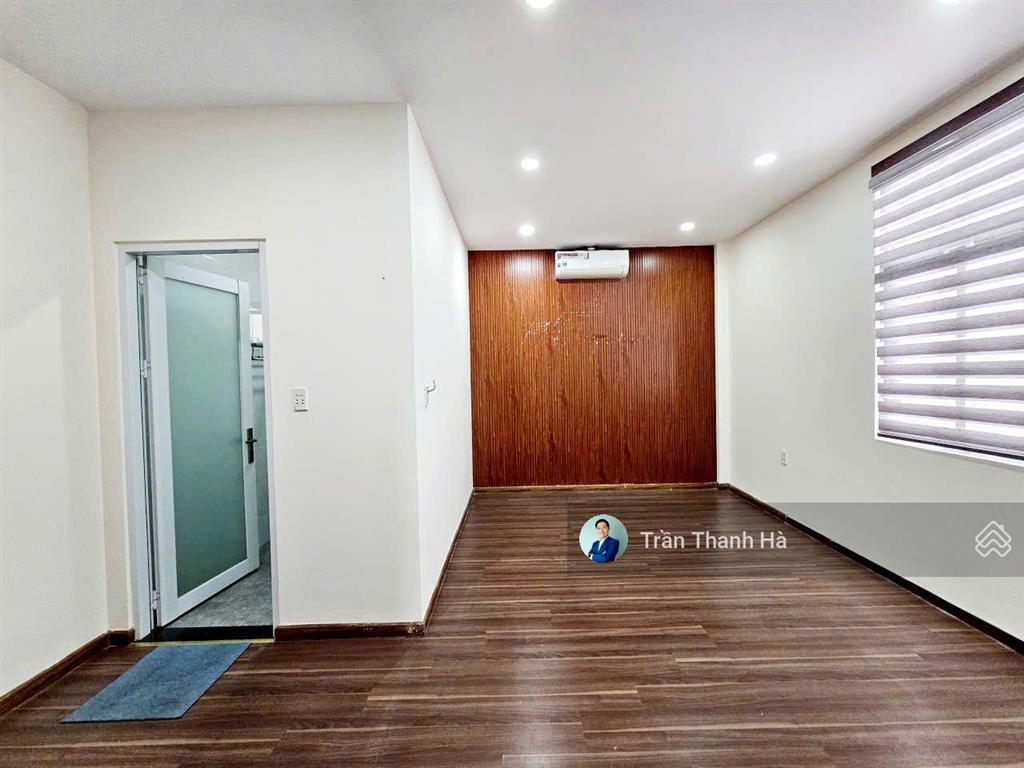Cho thuê nguyên tầng 5x23 làm văn phòng, thang máy, máy lạnh đầy đủ, hỗ trợ ở lại, xuất được vat