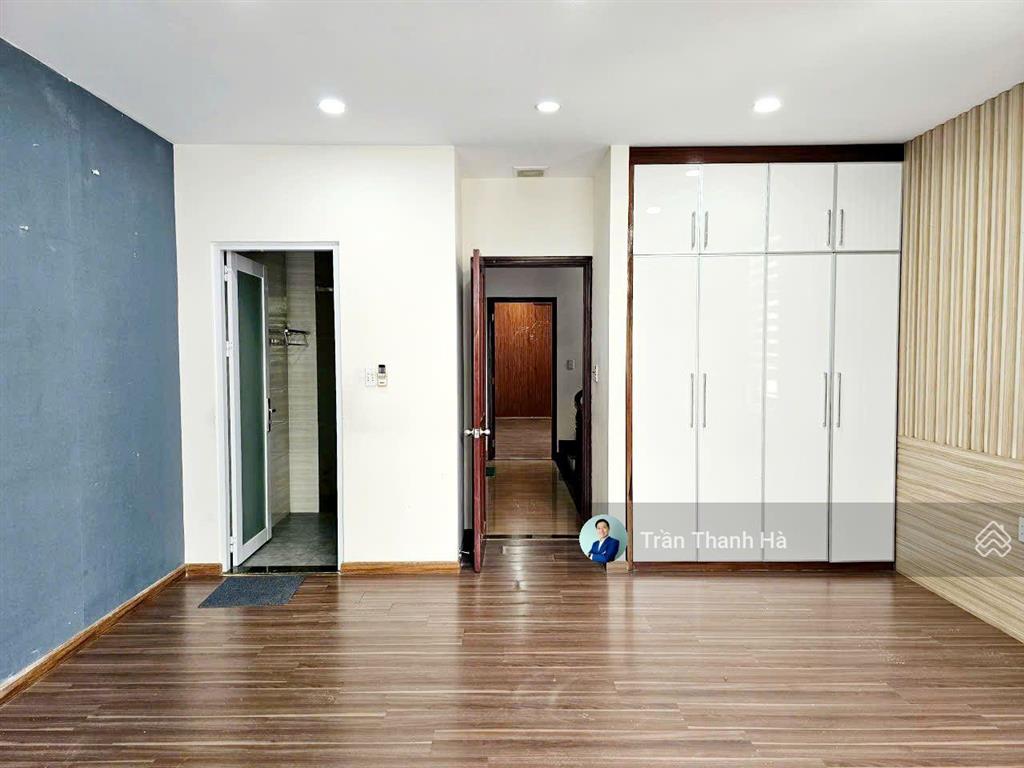 Cho thuê nguyên tầng 5x23 làm văn phòng, thang máy, máy lạnh đầy đủ, hỗ trợ ở lại, xuất được vat