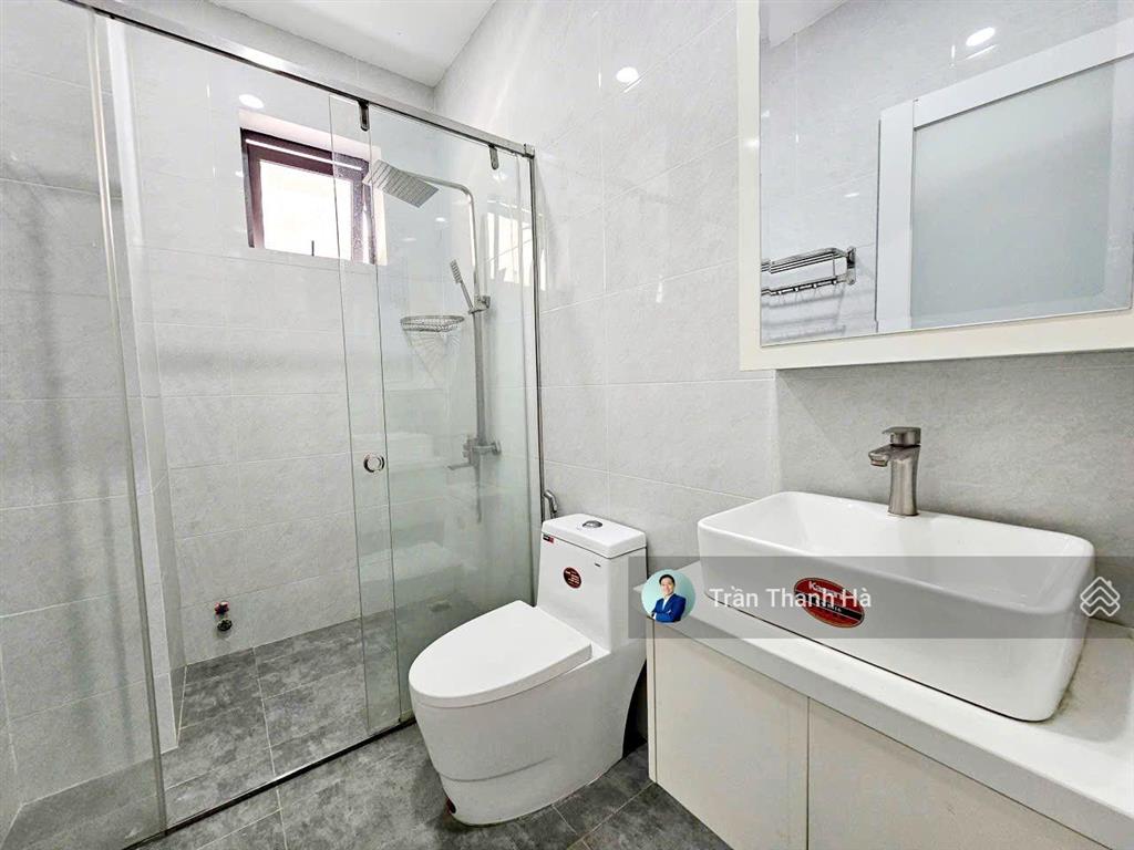 Cho thuê nguyên tầng 5x23 làm văn phòng, thang máy, máy lạnh đầy đủ, hỗ trợ ở lại, xuất được vat