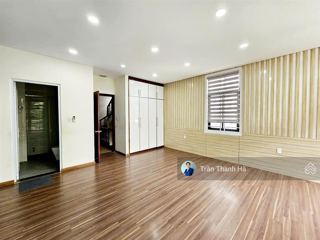 Cho thuê nguyên tầng 5x23 làm văn phòng, thang máy, máy lạnh đầy đủ, hỗ trợ ở lại, xuất được vat