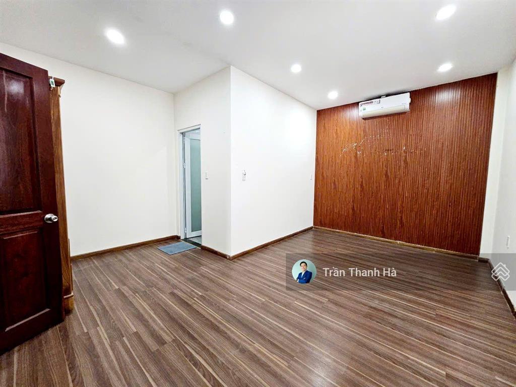 Cho thuê nguyên tầng 5x23 làm văn phòng, thang máy, máy lạnh đầy đủ, hỗ trợ ở lại, xuất được vat