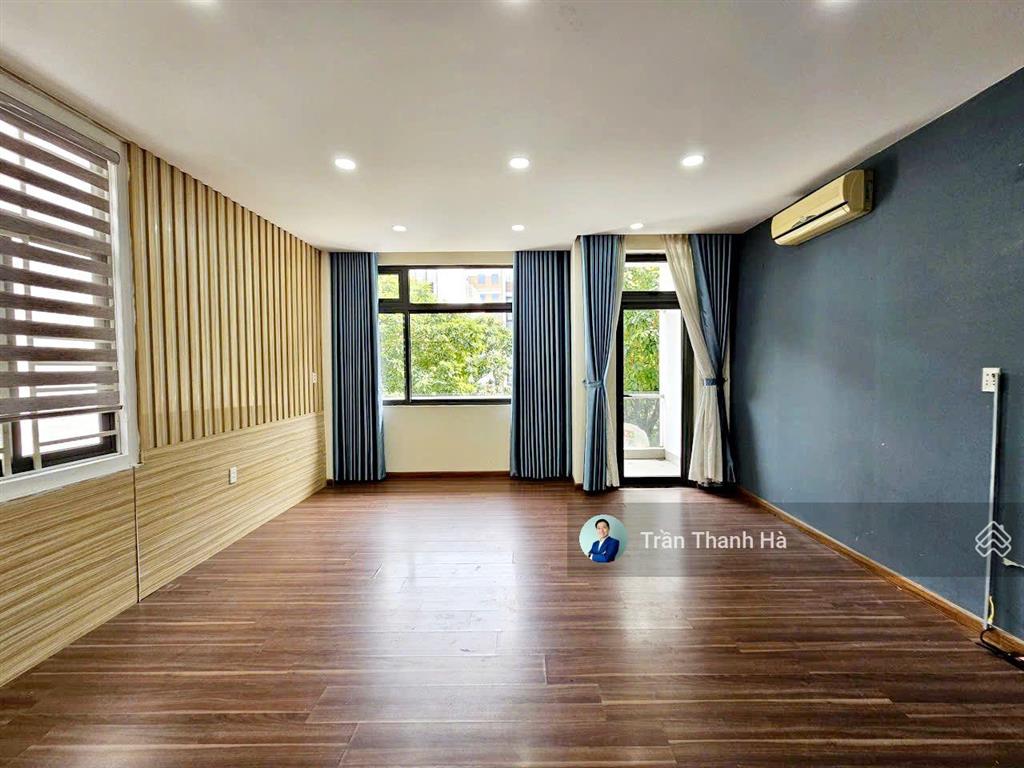 Cho thuê nguyên tầng 5x23 làm văn phòng, thang máy, máy lạnh đầy đủ, hỗ trợ ở lại, xuất được vat