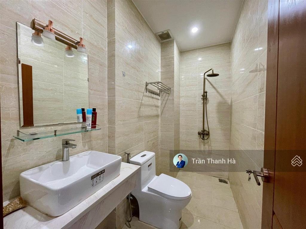 Cho thuê văn phòng 30m2, full nội thất, vat đầy đủ  vạn phúc city