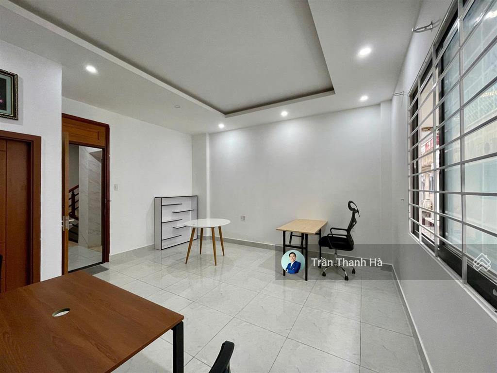 Cho thuê văn phòng 30m2, full nội thất, vat đầy đủ  vạn phúc city