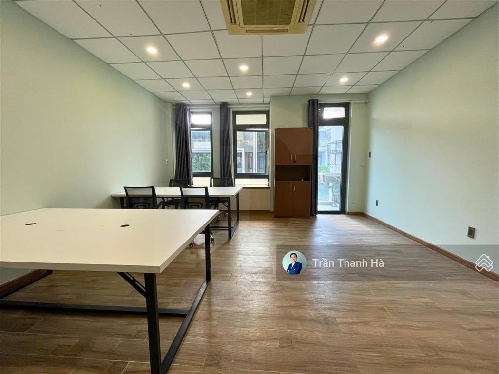 Cho thuê văn phòng 35m² full nội thất, có ban công giá chỉ 8tr/tháng  vạn phúc city