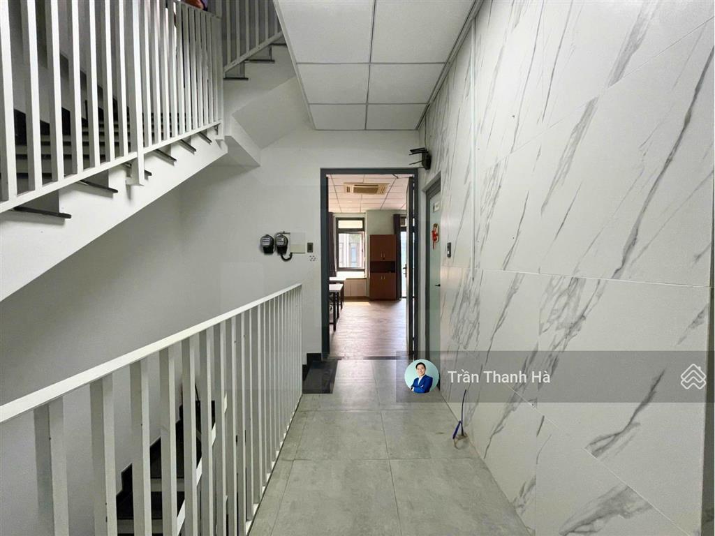 Cho thuê văn phòng 35m² full nội thất, có ban công giá chỉ 8tr/tháng  vạn phúc city