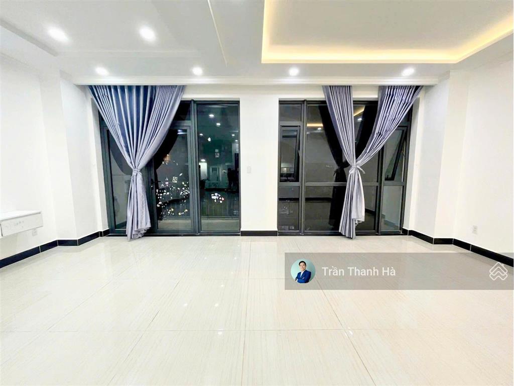 Cho thuê văn phòng 50m², ban công thoáng, view đẹp, vat đầy đủ  vạn phúc city