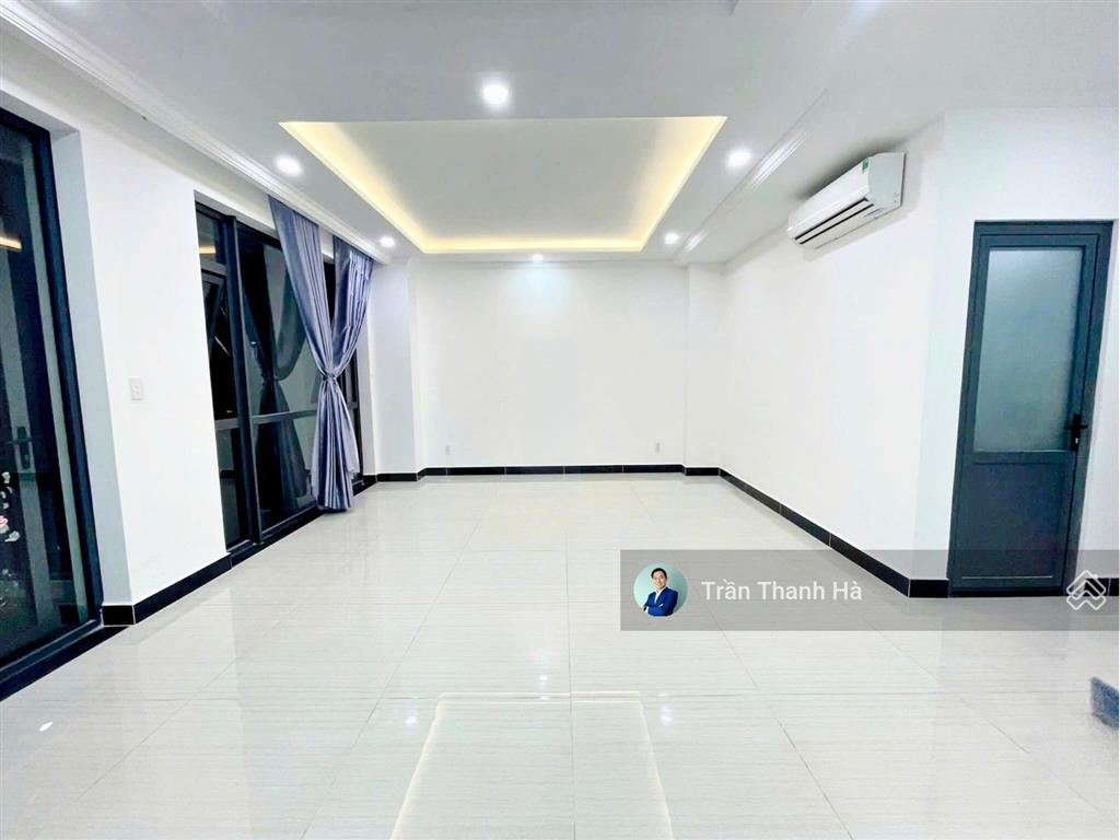 Cho thuê văn phòng 50m², ban công thoáng, view đẹp, vat đầy đủ  vạn phúc city
