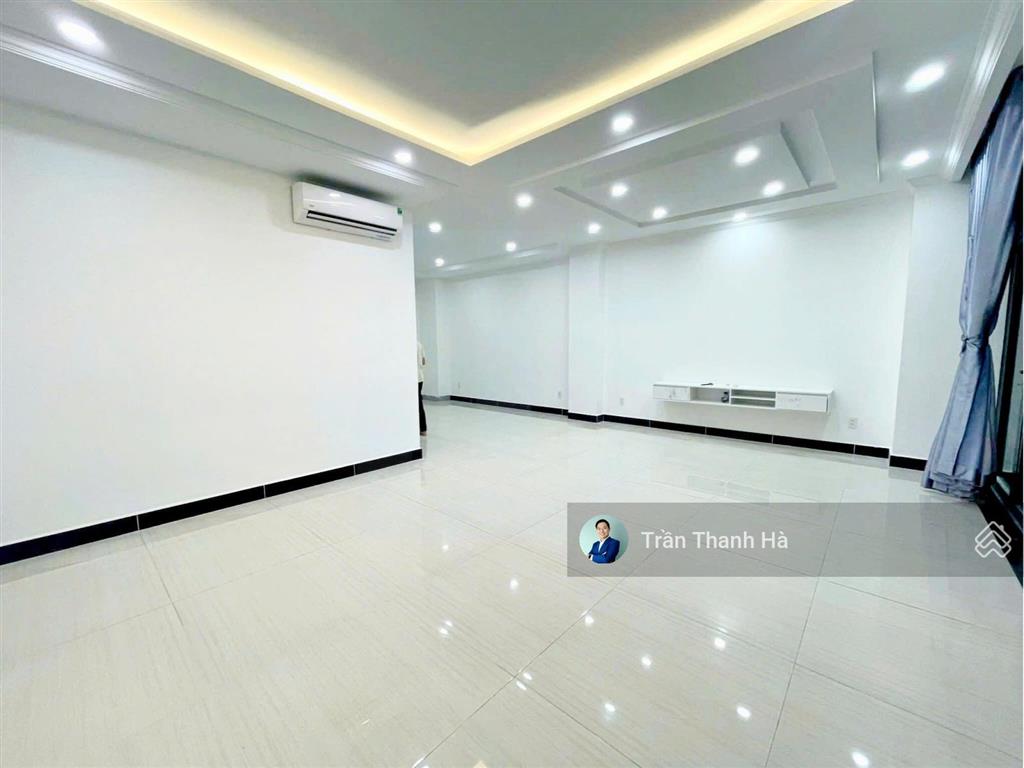 Cho thuê văn phòng 50m², ban công thoáng, view đẹp, vat đầy đủ  vạn phúc city