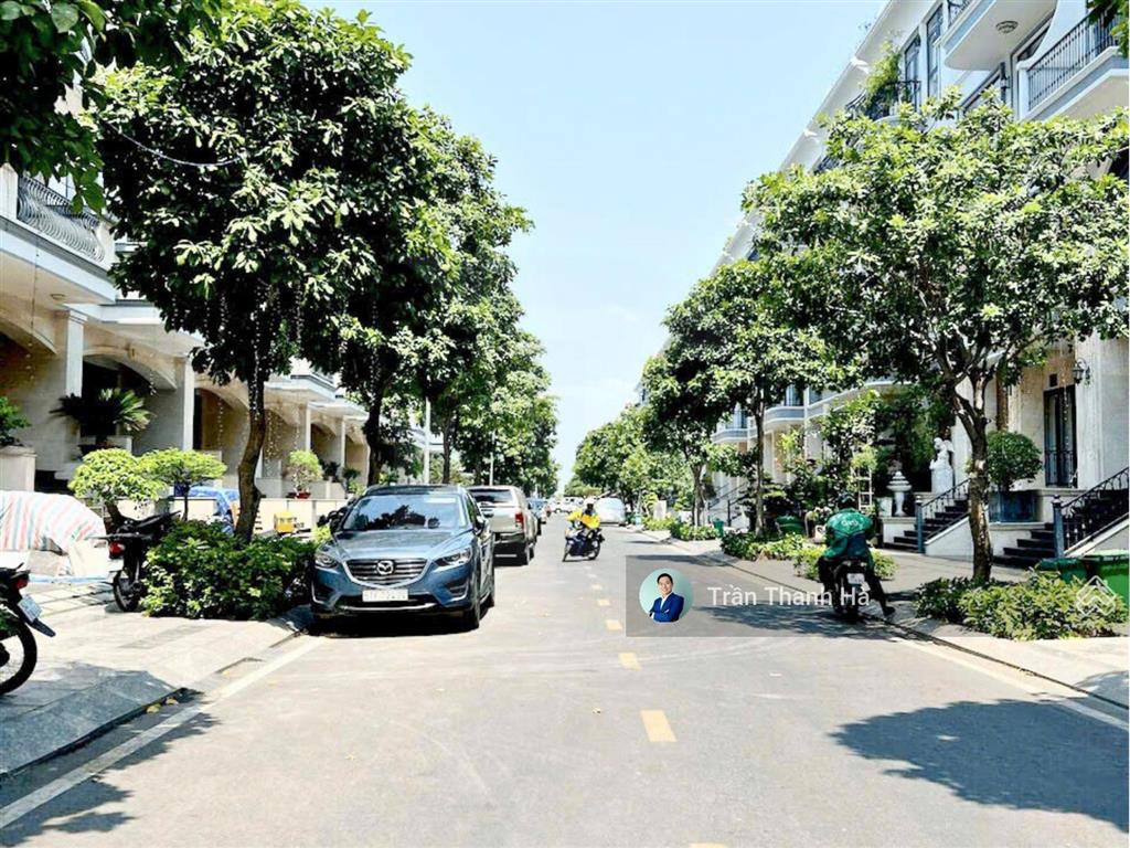 Cho thuê văn phòng 50m², ban công thoáng, view đẹp, vat đầy đủ  vạn phúc city