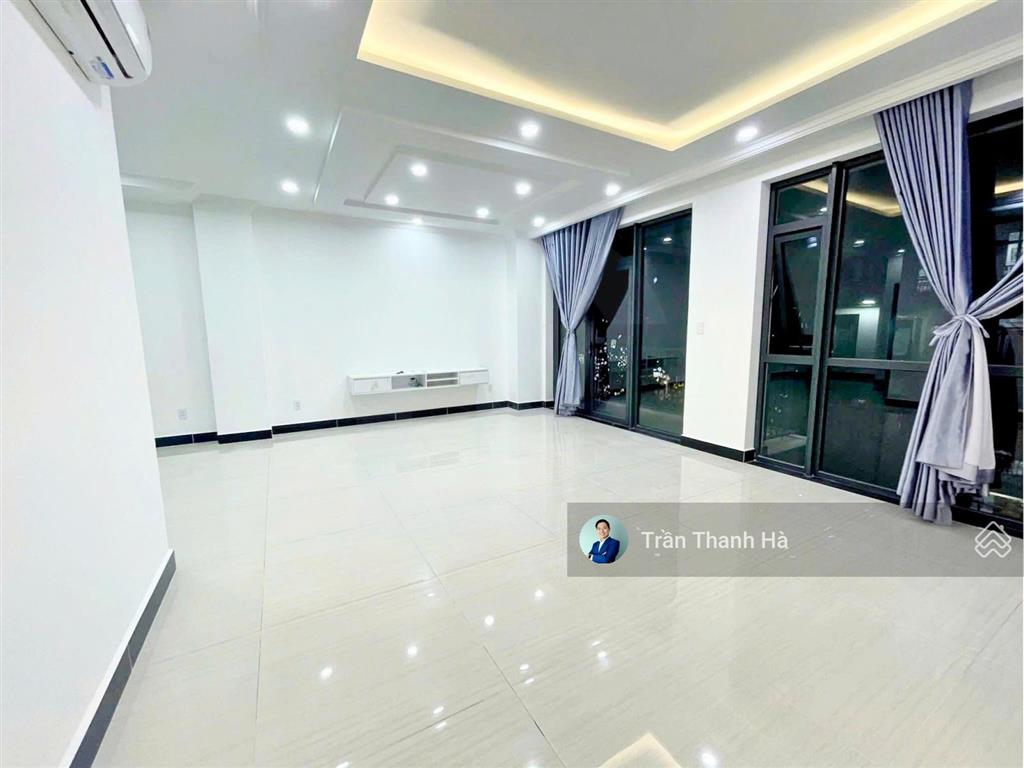 Cho thuê văn phòng 50m², ban công thoáng, view đẹp, vat đầy đủ  vạn phúc city