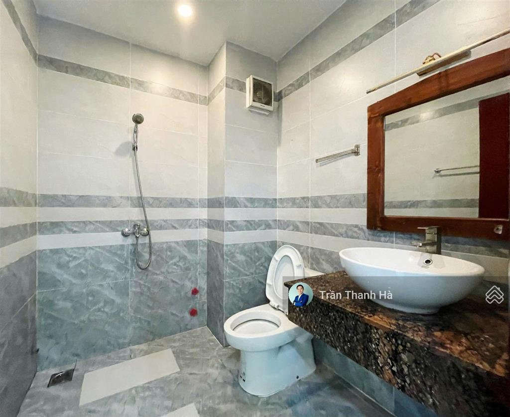 Cho thuê căn hộ tách bếp, full nội thất, có thang máy, xách vali vào là ở tại vạn phúc city