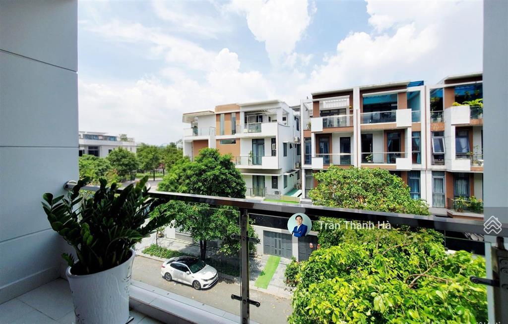 Cho thuê căn hộ tách bếp, full nội thất, có thang máy, xách vali vào là ở tại vạn phúc city
