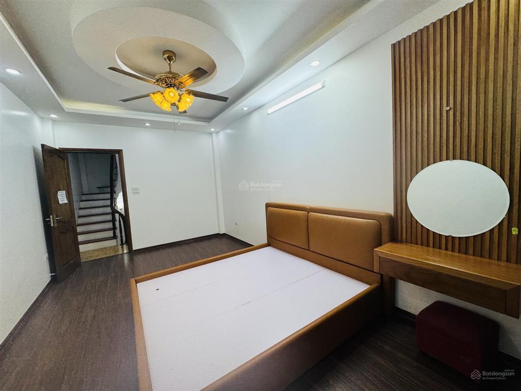 Bán nhà trung tâm cầu giấy 40mx6t,mt4m giá 11.9tỷ 10m ra ô tô, ngõ thông 30m ra ô tô tránh sát phố