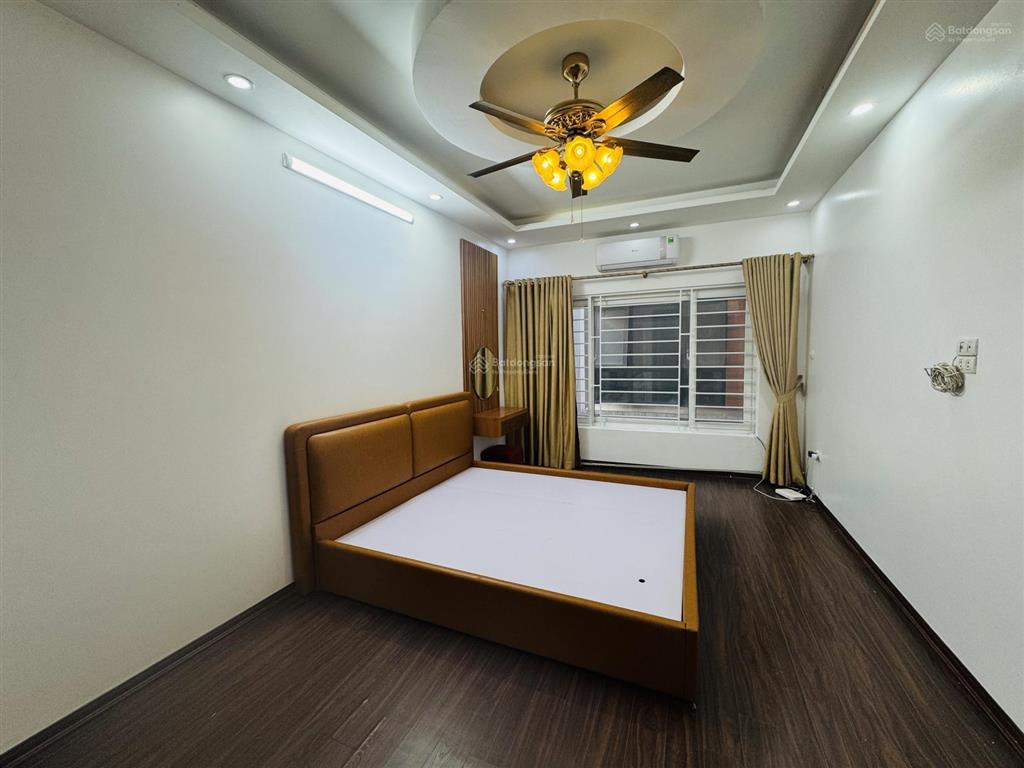 Bán nhà trung tâm cầu giấy 40mx6t,mt4m giá 11.9tỷ 10m ra ô tô, ngõ thông 30m ra ô tô tránh sát phố