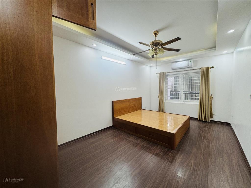 Bán nhà trung tâm cầu giấy 40mx6t,mt4m giá 11.9tỷ 10m ra ô tô, ngõ thông 30m ra ô tô tránh sát phố