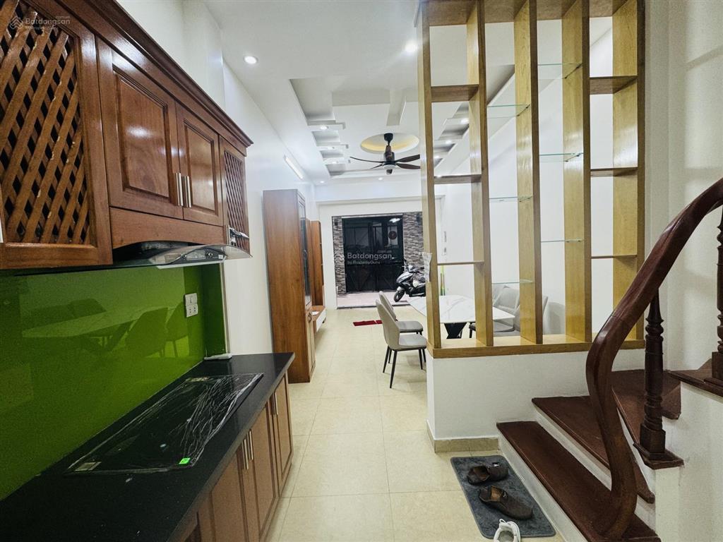 Bán nhà trung tâm cầu giấy 40mx6t,mt4m giá 11.9tỷ 10m ra ô tô, ngõ thông 30m ra ô tô tránh sát phố