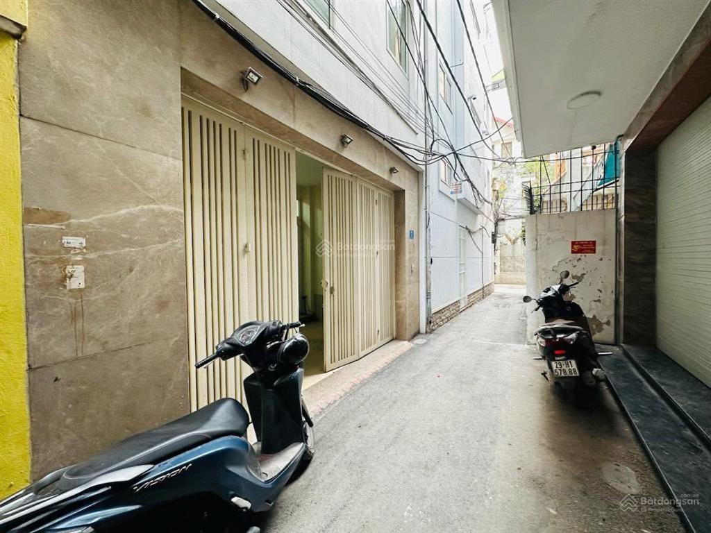 Bán nr 50mx5t,mt 5.1m giá 18.3tỷ lạc long quân cầu giấy ngõ thông ngõ rộng thoáng,10m ra ô tô tránh