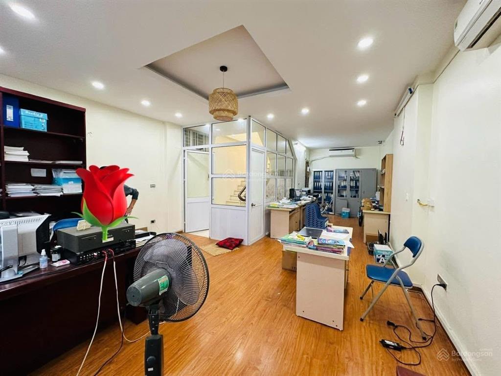 Bán nr 50mx5t,mt 5.1m giá 18.3tỷ lạc long quân cầu giấy ngõ thông ngõ rộng thoáng,10m ra ô tô tránh