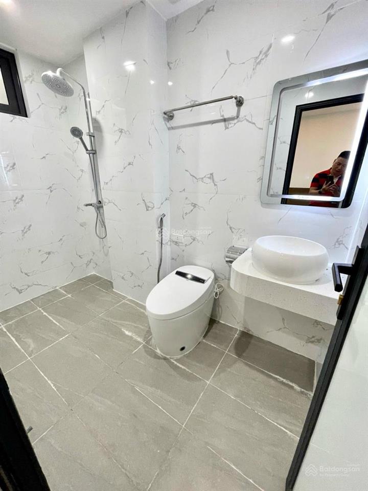 Chính chủ bán nhà hạ yên quyết, 7.4 tỷ, 35m2, 3pn, 4wc, giá tốt, lô góc 3 thoáng, full nội thất