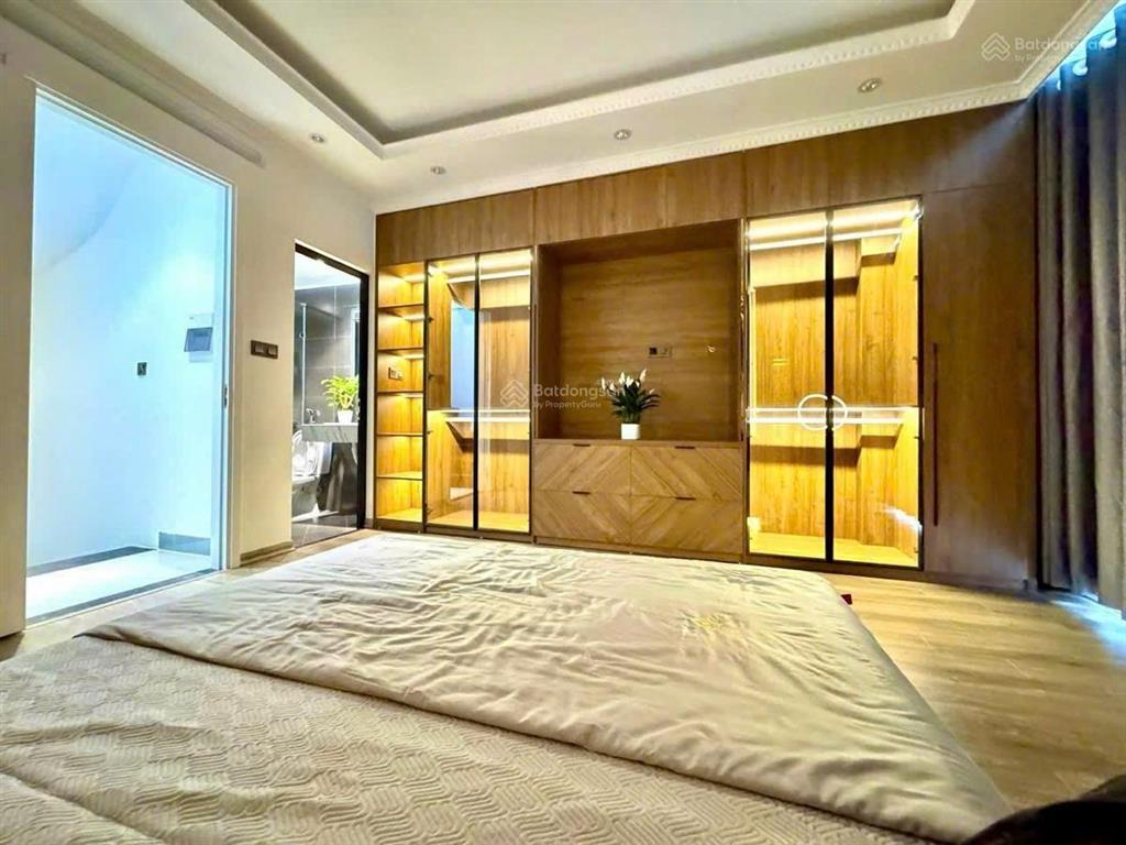 Chính chủ bán nhà hạ yên quyết, 7.4 tỷ, 35m2, 3pn, 4wc, giá tốt, lô góc 3 thoáng, full nội thất