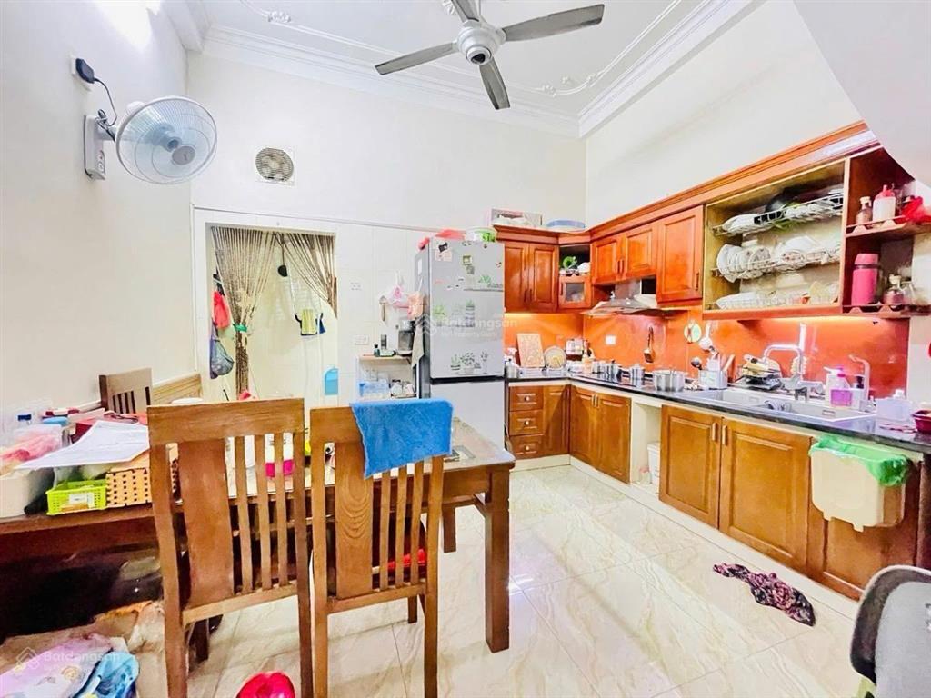 Nhà đẹp dân xây trung tâm cầu giấy 45mx5t,mt4m giá 12 tỷ mặt ngõ thông kinh doanh 15m ra mặt phố