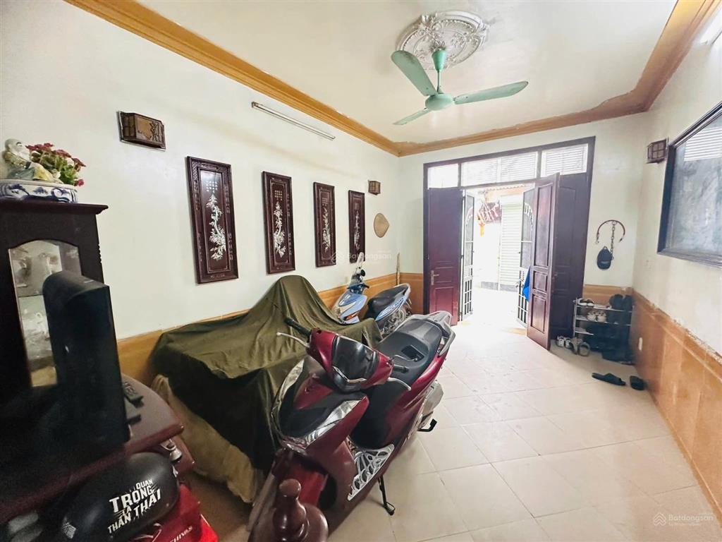 Nhà đẹp dân xây trung tâm cầu giấy 45mx5t,mt4m giá 12 tỷ mặt ngõ thông kinh doanh 15m ra mặt phố