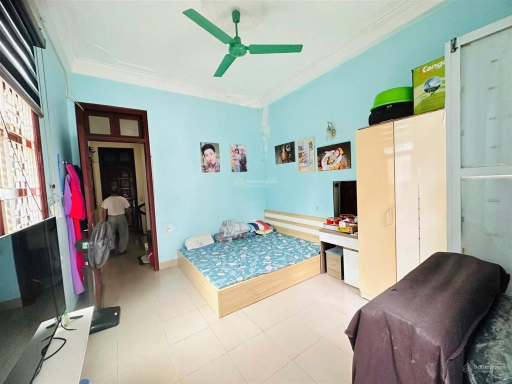 Chính chủ bán nhà quan hoa tt cầu giấy 45mx5t,mt4m giá12tỷ mặt ngõ thông kinh doanh 15m ra mặt phố