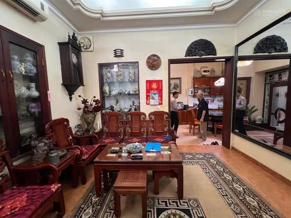 Bán nhà lô góc 3 thoáng phan văn trường cầu giấy40mx5t,mt10m giá 12.5tỷ ô tô tránh thông kinh doanh