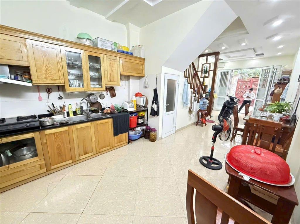 Cần bán gấp ngõ 3 nguyễn khánh toàn 40mx5t, mt 3.8m giá 11.6 tỷ ngõ thông ô tô kinh doanh sát phố