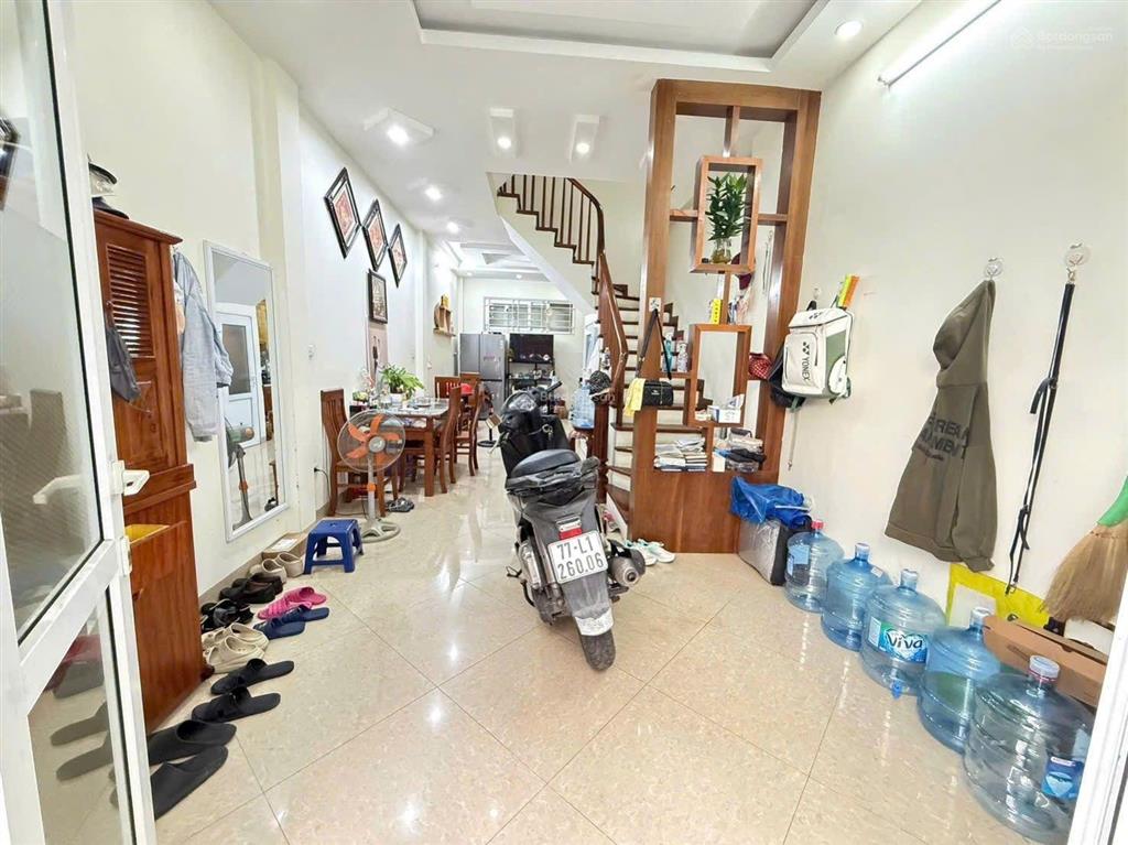 Cần bán gấp ngõ 3 nguyễn khánh toàn 40mx5t, mt 3.8m giá 11.6 tỷ ngõ thông ô tô kinh doanh sát phố