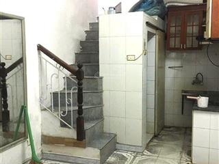 Mình chính chủ cho thuê nhà nguyên căn 3 tầng đội cấn ba đình dt22m, 2 ngủ, 1 vs 10m ra ngõ ô tô